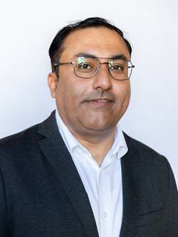 Head and Shoulder photo of Councillor Atif Sadiq